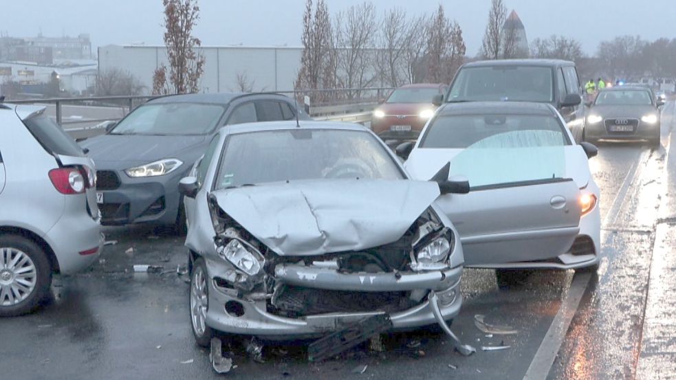 Bremen Glätte sorgt für Massencrash auf A1 Zubringer Hemelingen