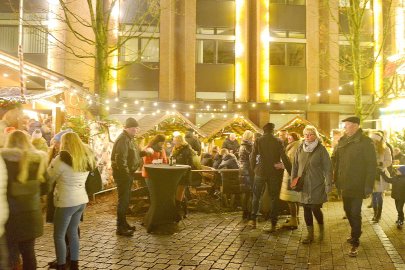 Viele Besucher in der Mühlenstraße  - Bild 2