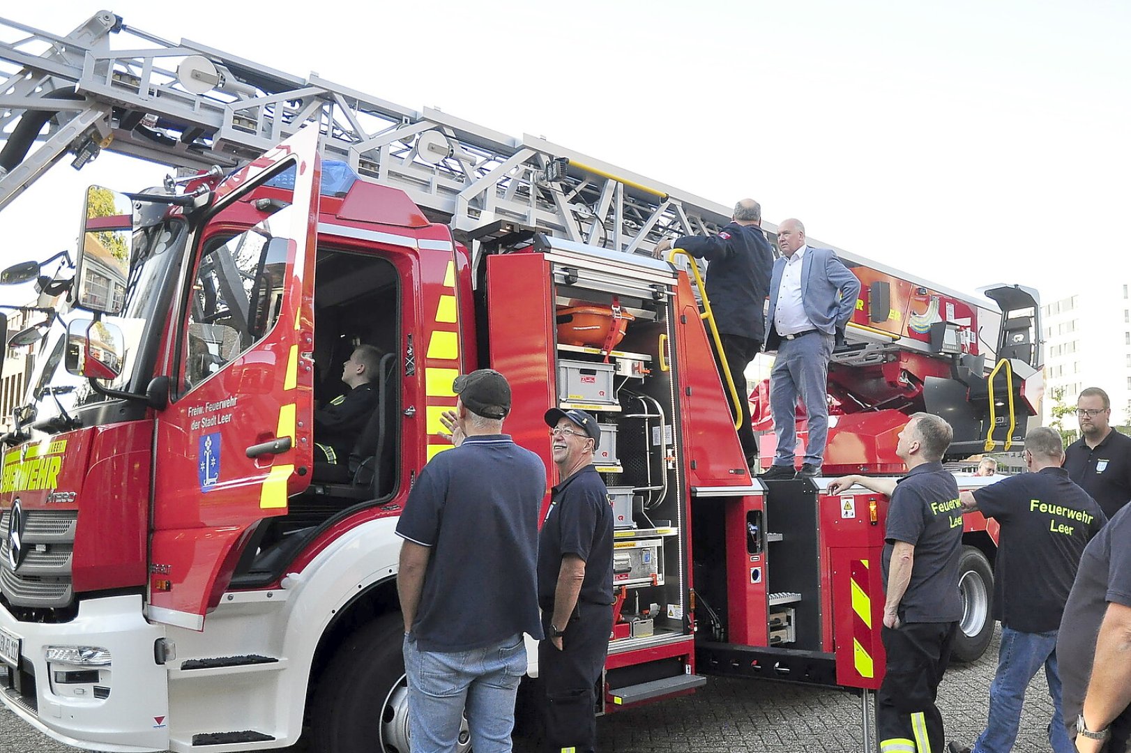 Neue Drehleiter für Leeraner Feuerwehr  - Bild 1