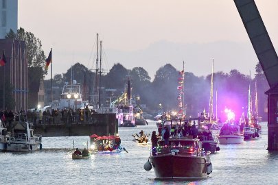 Lampionfahrt über den Hafen  - Bild 3