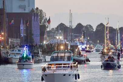 Lampionfahrt über den Hafen  - Bild 4