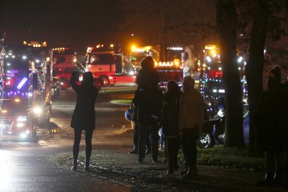 Festlicher Weihnachtskonvoi in Weener - Bild 5