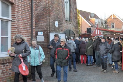 Beim Weihnachtsmarkt in Ditzum war viel los  - Bild 2