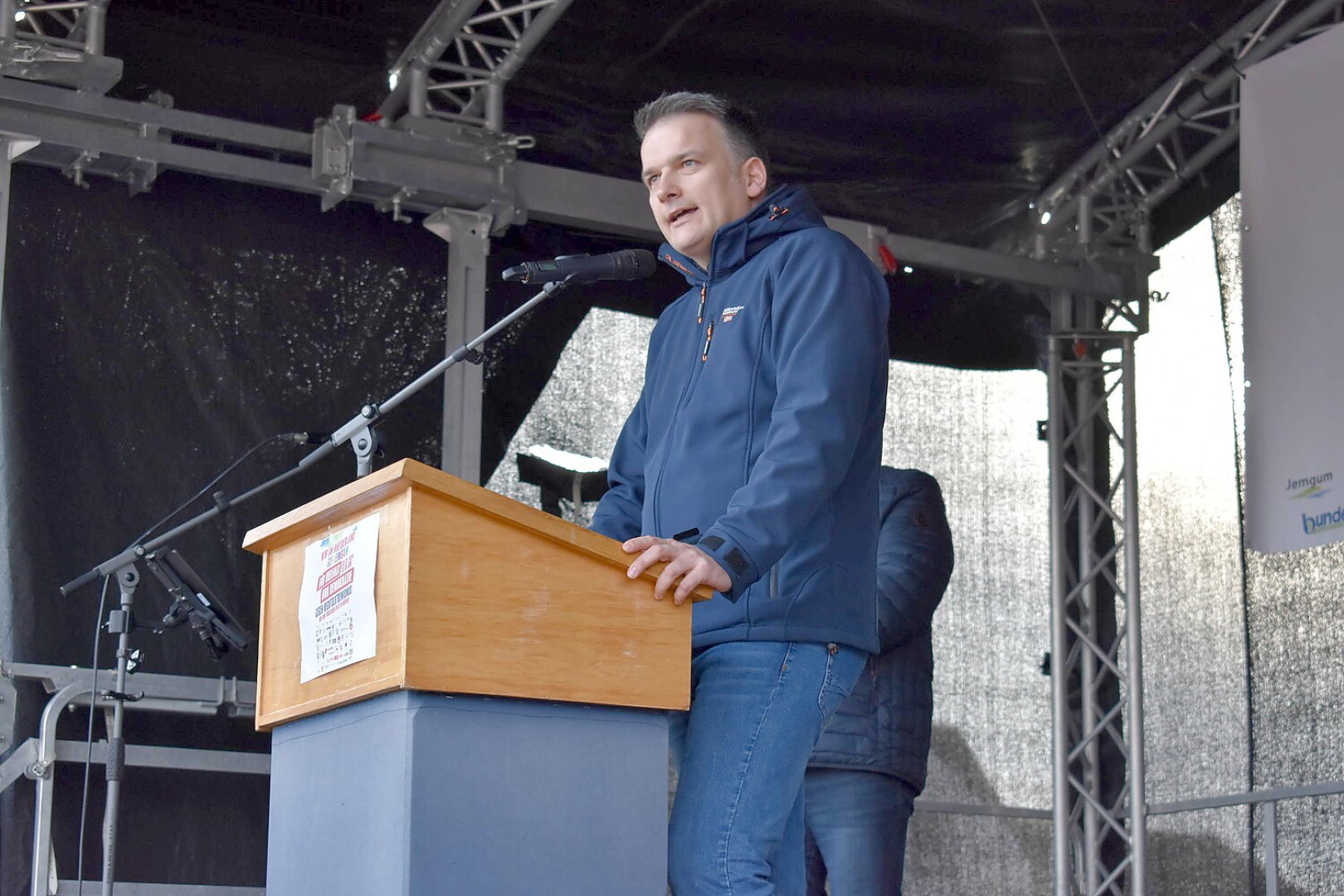 700 Menschen bei Demo in Weener  - Bild 9