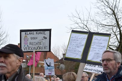 700 Menschen bei Demo in Weener  - Bild 10