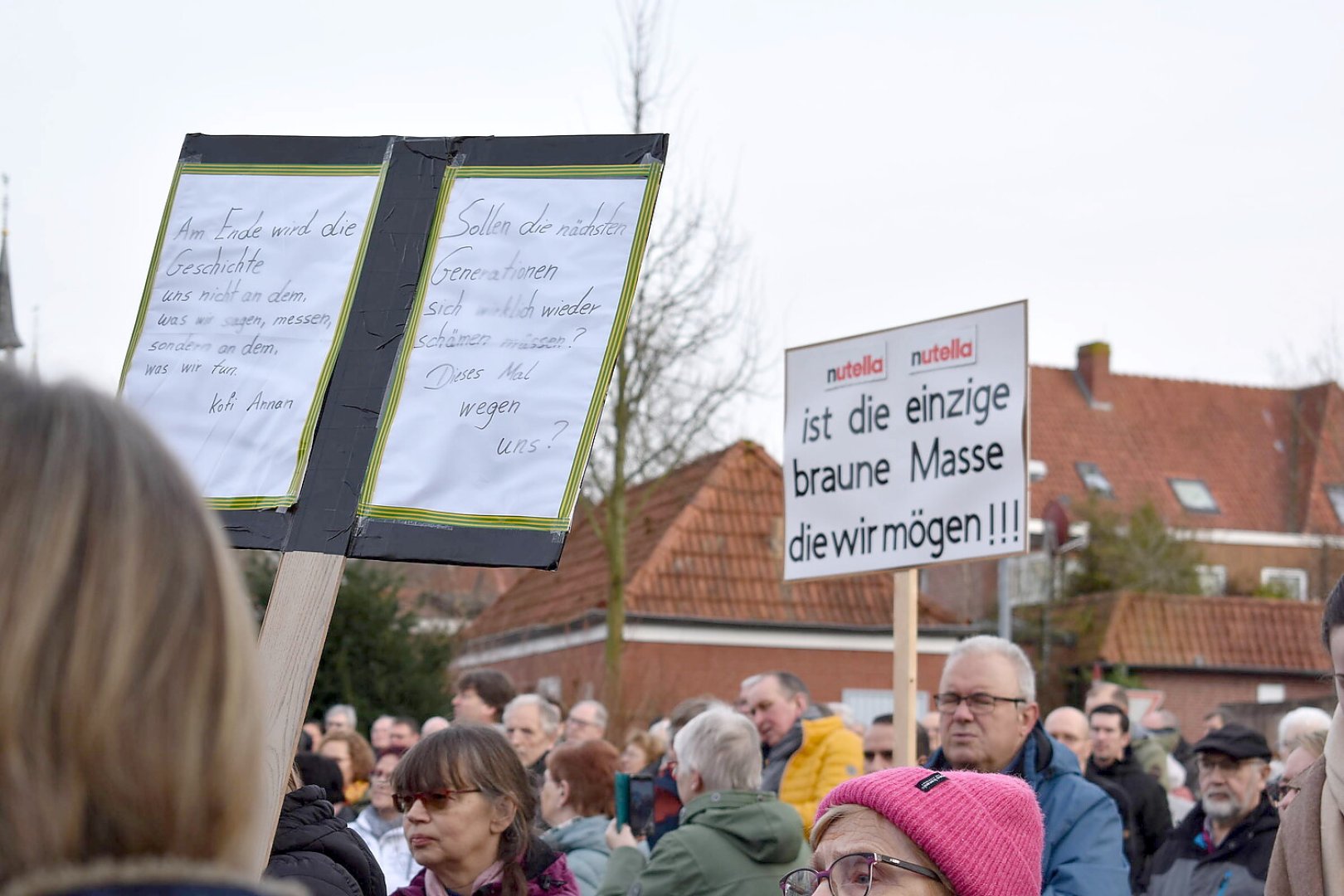 700 Menschen bei Demo in Weener  - Bild 11