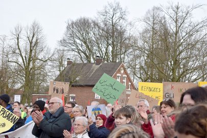 700 Menschen bei Demo in Weener  - Bild 12