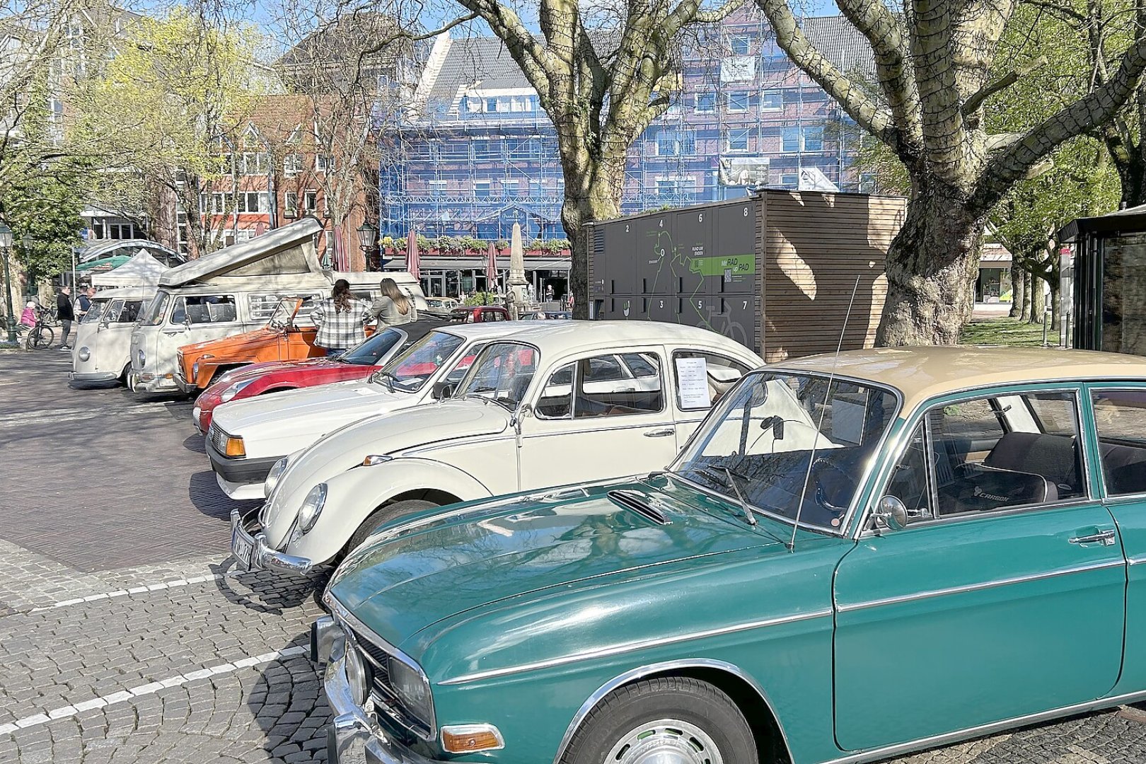 Die coolsten Karren auf dem Oldtimermarkt in Emden - Bild 1