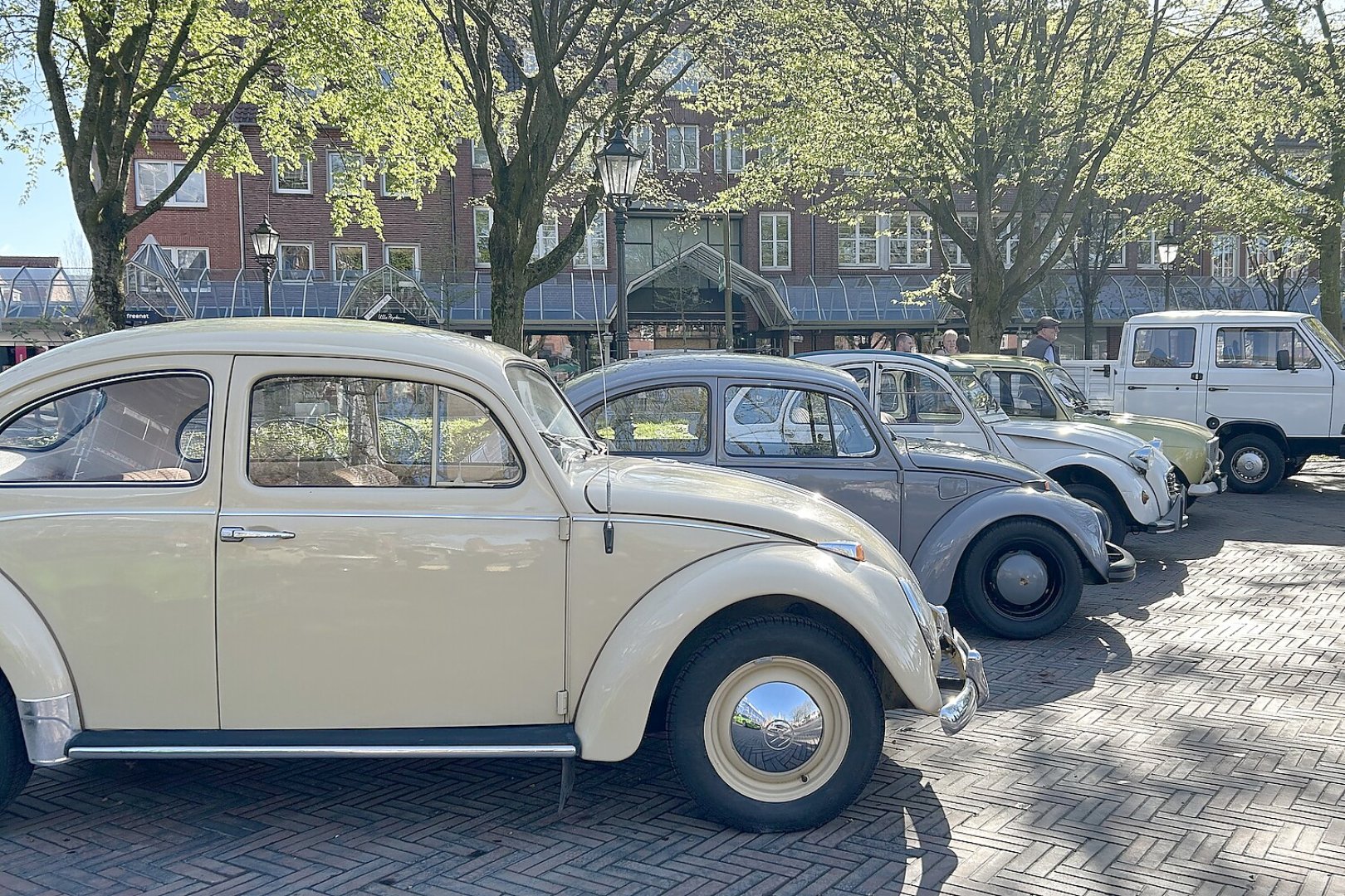 Die coolsten Karren auf dem Oldtimermarkt in Emden - Bild 4