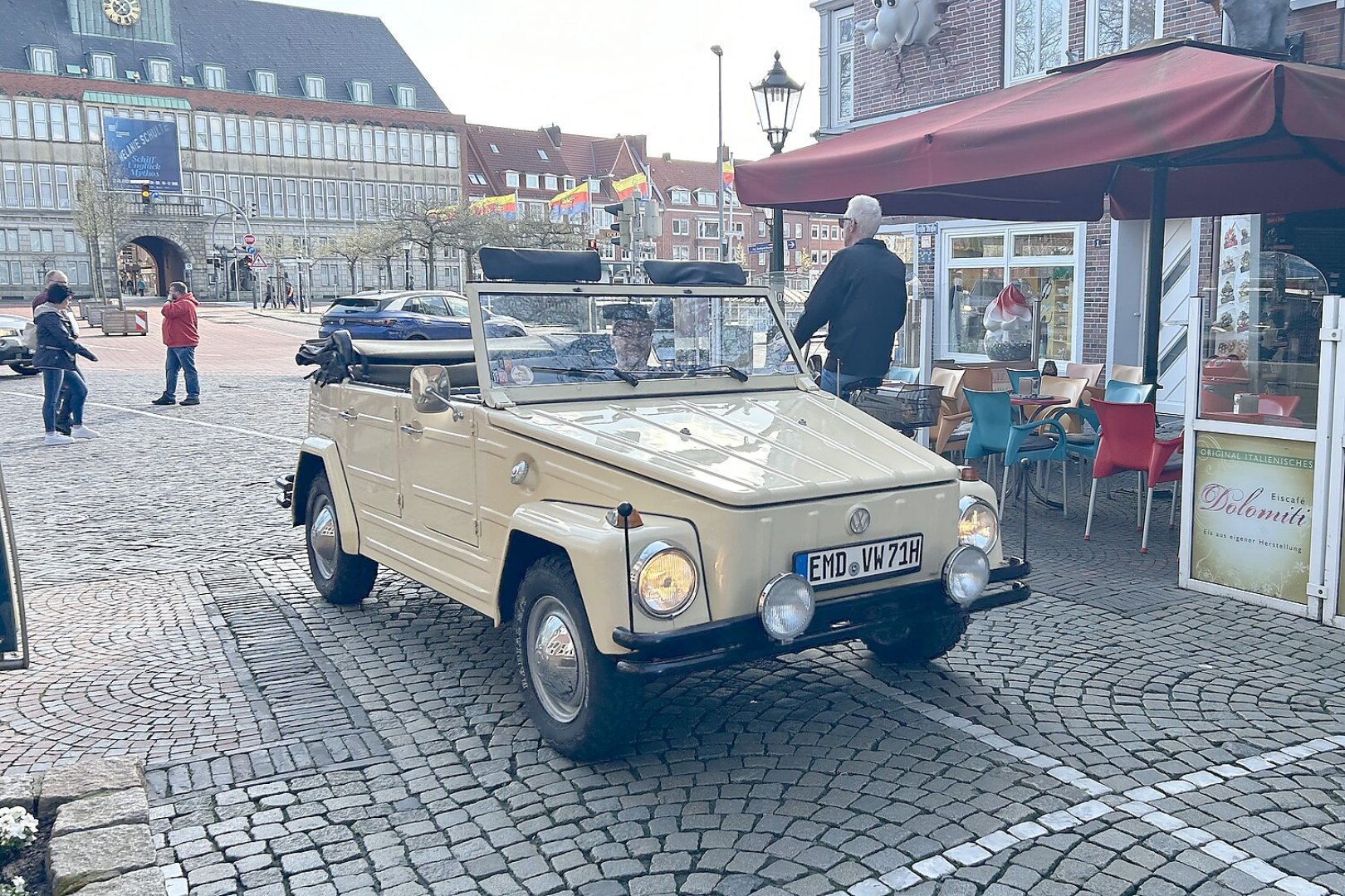 Die coolsten Karren auf dem Oldtimermarkt in Emden - Bild 7