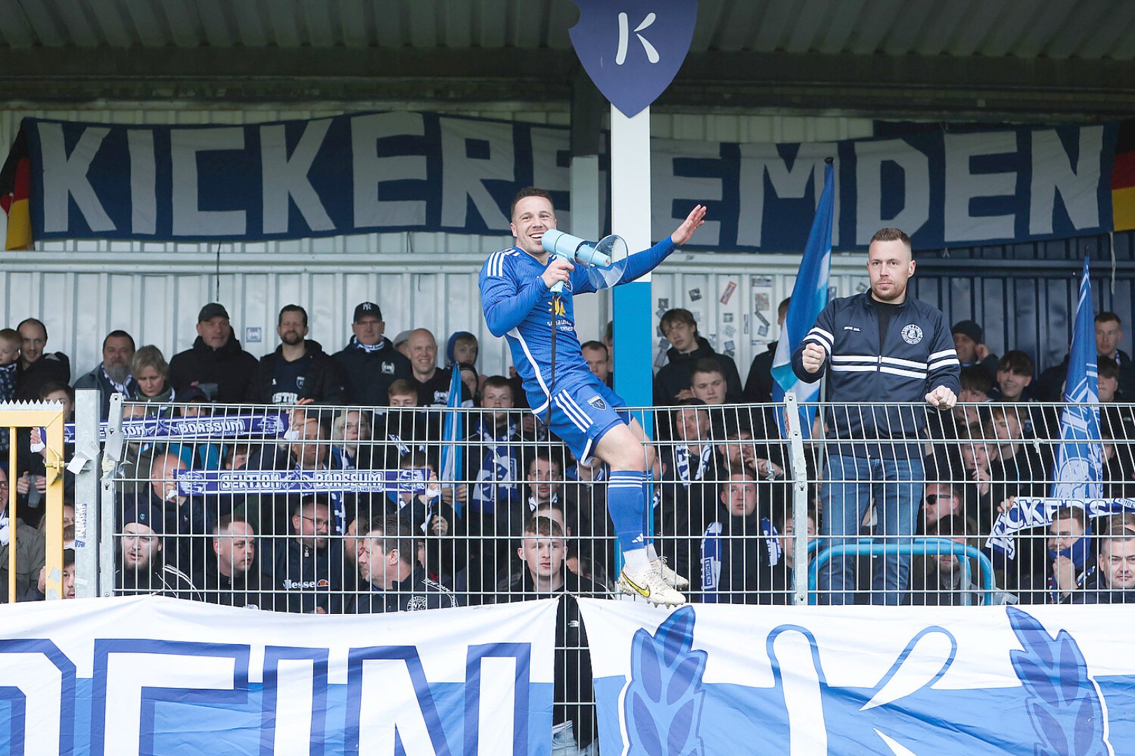 Kickers Emden gewinnt 4:0 gegen Rotenburger SV - Bild 17