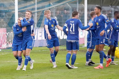 Kickers Emden gewinnt 4:0 gegen Rotenburger SV - Bild 19