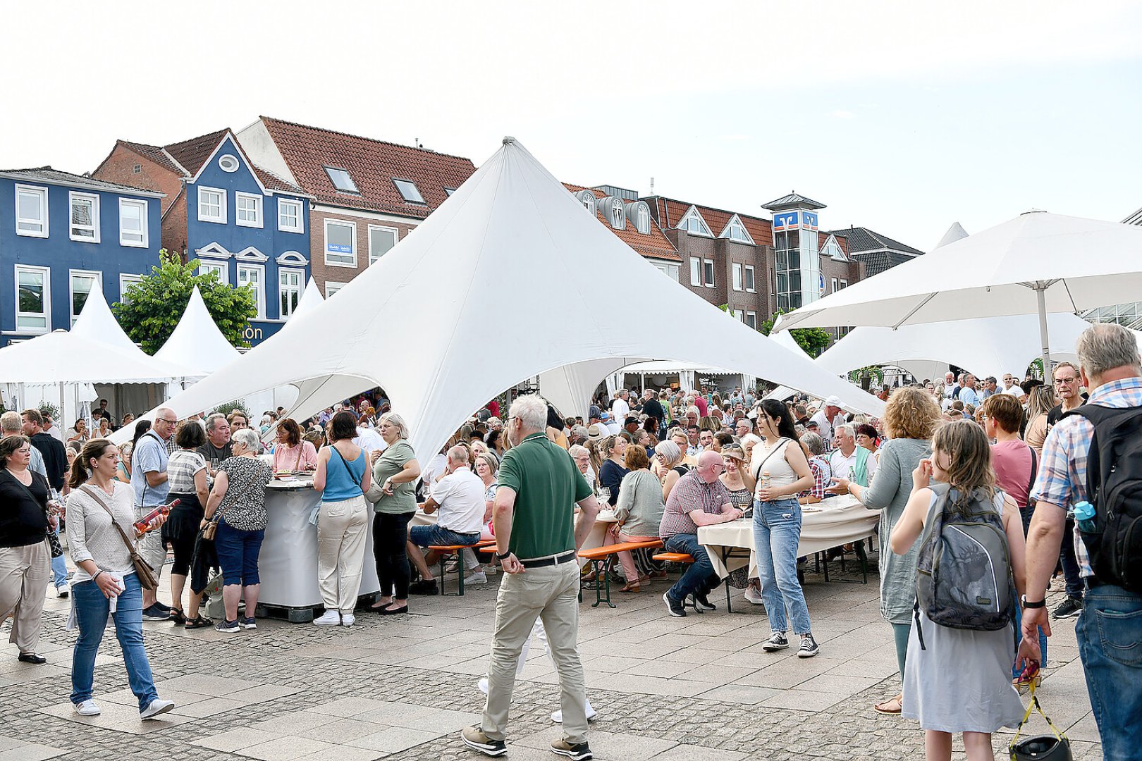 Aurich feierte das Wein- und Gourmetfest  - Bild 42