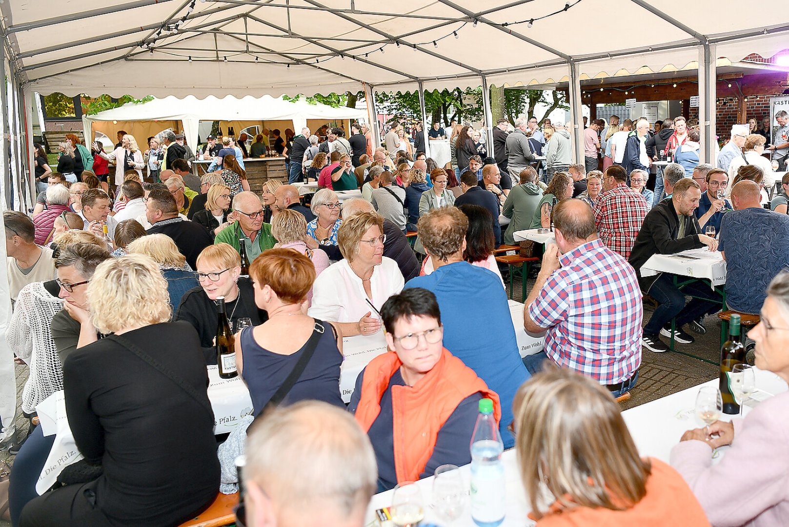 Das Weinfest in Moormerland war gut besucht  - Bild 7