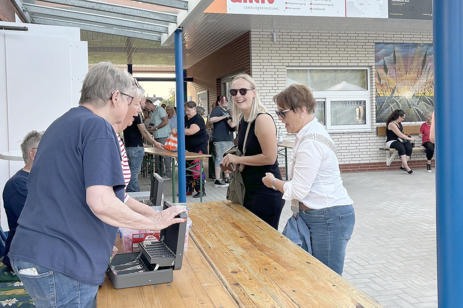 Zum Mitternachtsschwimmen ins Van-Ameren-Bad kommen sie alle - Bild 14