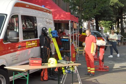 Viel los bei Blaulichttag in Leer - Bild 3