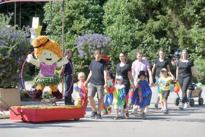 Wahl des Königshauses beim Blütenfest - Bild 59