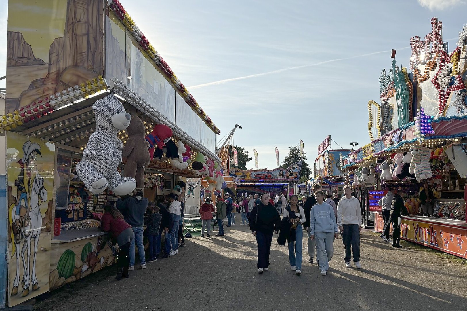 Eindrücke vom Emder Schützenfest  - Bild 19