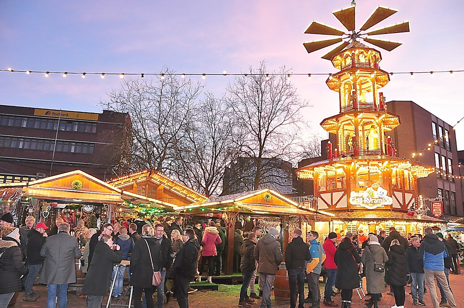 Der Weihnachtsmarkt in Leer am ersten Adventswochenende - Bild 1