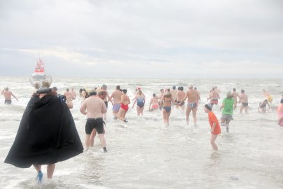 Verschobenes Neujahrsbaden auf Borkum - Bild 7