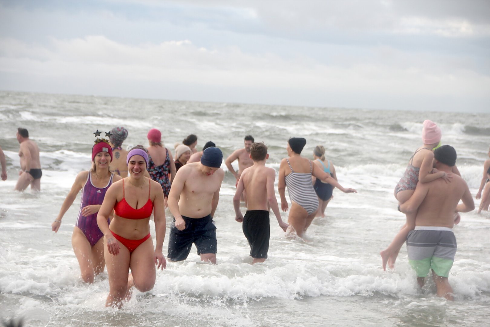 Verschobenes Neujahrsbaden auf Borkum - Bild 11