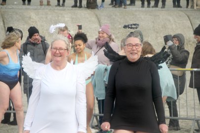 Verschobenes Neujahrsbaden auf Borkum - Bild 20