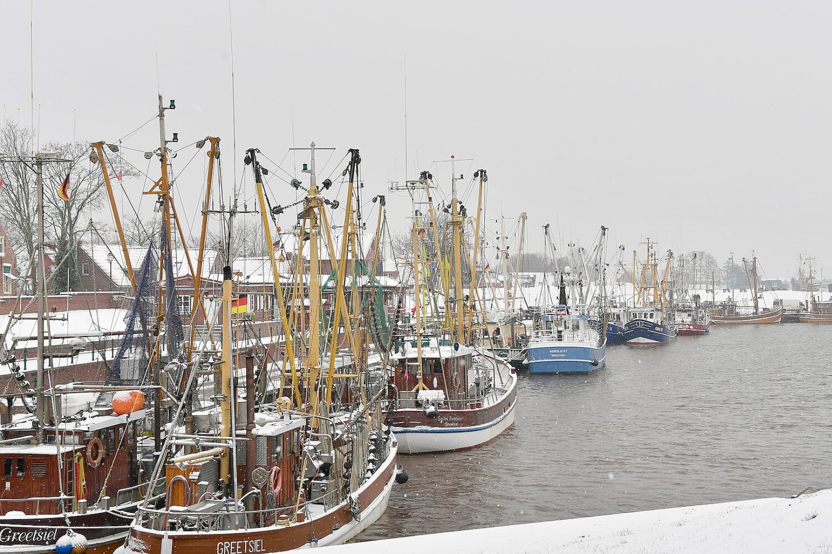 Greetsiel im Schnee - Bild 1