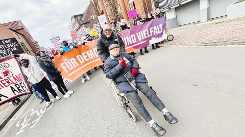 Mehr als 1500 Menschen bei Demonstration in Leer - Bild 7