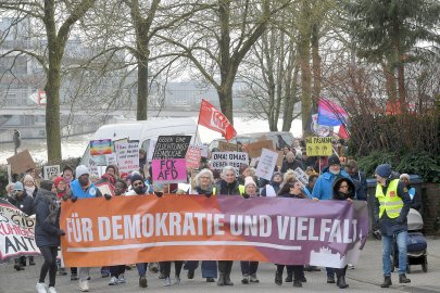 Mehr als 1500 Menschen bei Demonstration in Leer - Bild 32