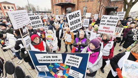 Mehr als 1500 Menschen bei Demonstration in Leer - Bild 38