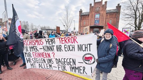 Mehr als 1500 Menschen bei Demonstration in Leer - Bild 39