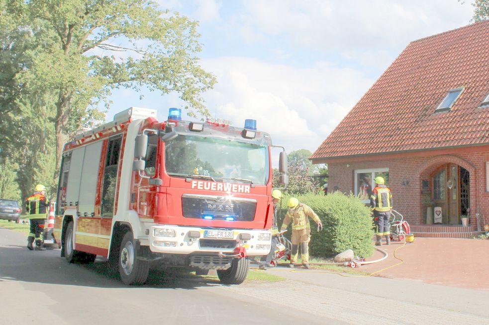 Nicht nur Einsatzkräfte aus dem Emsland, sondern auch Ostfriesen rückten nach Brual aus. Foto: Rand