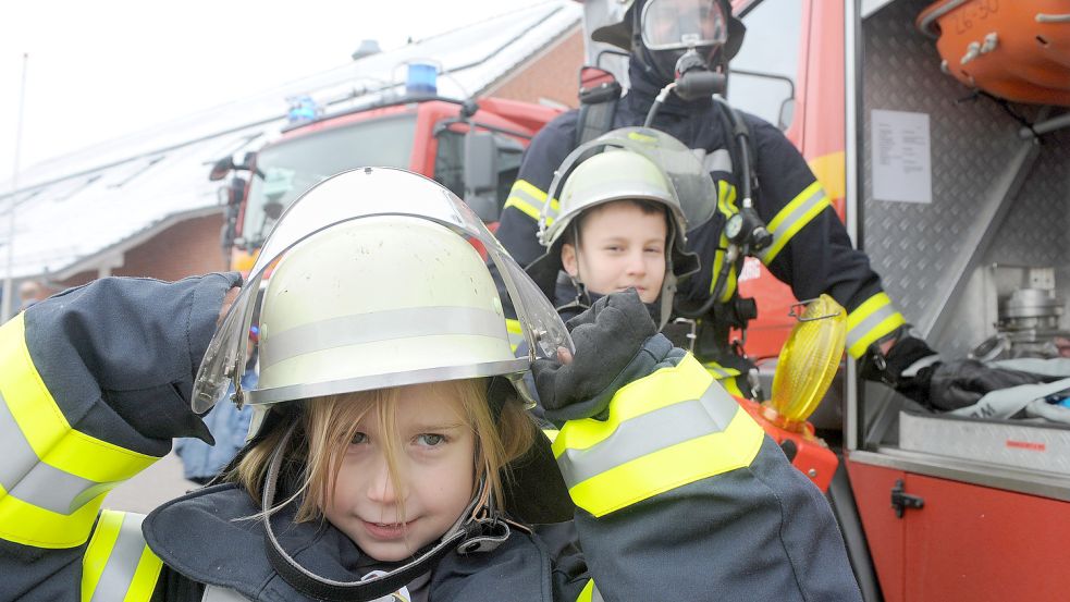 Jungen und Mädchen zwischen sechs und zehn Jahren können Mitglied in der Kinderfeuerwehr werden. DPA-Symbolfoto: Wagner