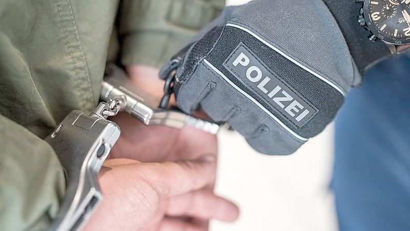 In Leer wurde Sonntagabend ein Mann festgenommen, gegen den ein Haftbefehl vorlag. Foto: Symbol/Bundespolizei