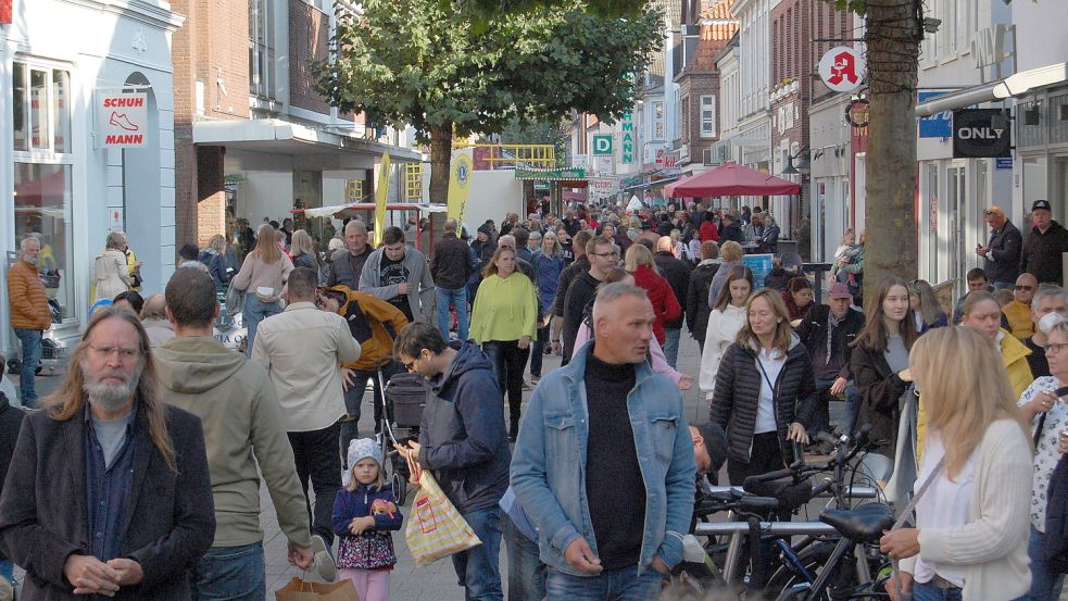 An verkaufsoffenen Sonntagen ist die Innenstadt in Aurich stets gut besucht. Foto: Archiv