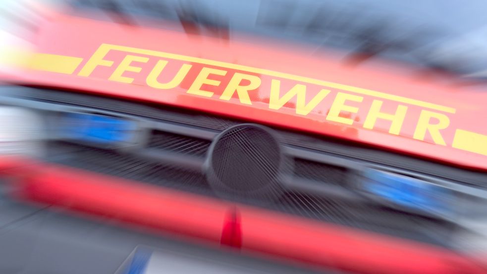 Die Feuerwehr Burhafe und die Feuerwehr Wittmund sind im Einsatz. Foto: fovito/Fotolia.com