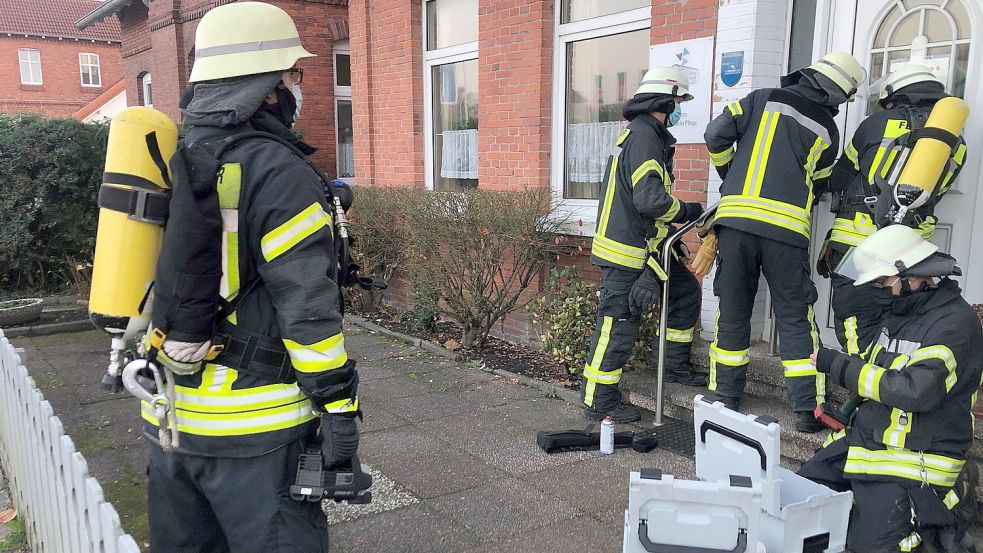 Wenn die Feuerwehr Türen öffnet, ist meist Gefahr im Verzug. Schäden, die dabei entstehen, sind in der Regel versichert. Foto: Feuerwehr