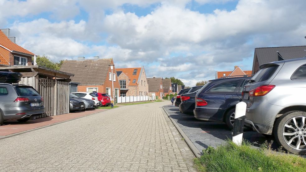 Anfang der 1960er Jahre zogen vor allem Landwirte und Fischer an die Edzard-Cirksena Straße. Das Wohnungsbau-Unternehmen „Niedersächsische Heimstätte“ermöglichte es damals diesen Berufsgruppen trotz der überwiegend geringen Einkommen, Eigenheime zu bauen, schreibt Hilke Looden. Viele der Familien leben heute nicht mehr dort. Foto: Privat