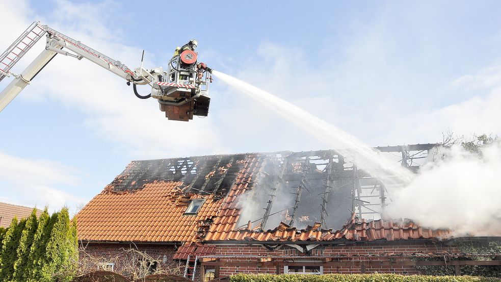 Ein Kurzschluss führte zu dem Feuer in Weener. Foto: Wolters/Archiv