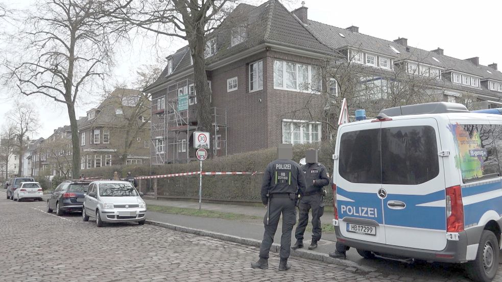 Unbekannte warfen in der Östlichen Vorstadt Behälter gegen die Hausfassade eines Bürogebäudes. Foto: Nonstopnews