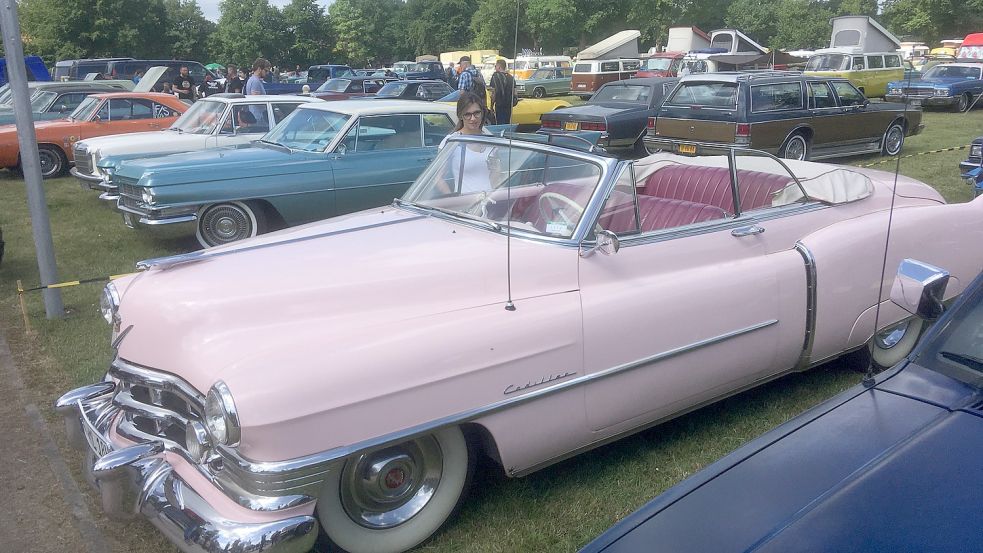 Das sieht man nicht alle Tage: alte Autos wie dieser Cadillac ziehen die Aufmerksamkeit auf sich. Foto: Ortgies