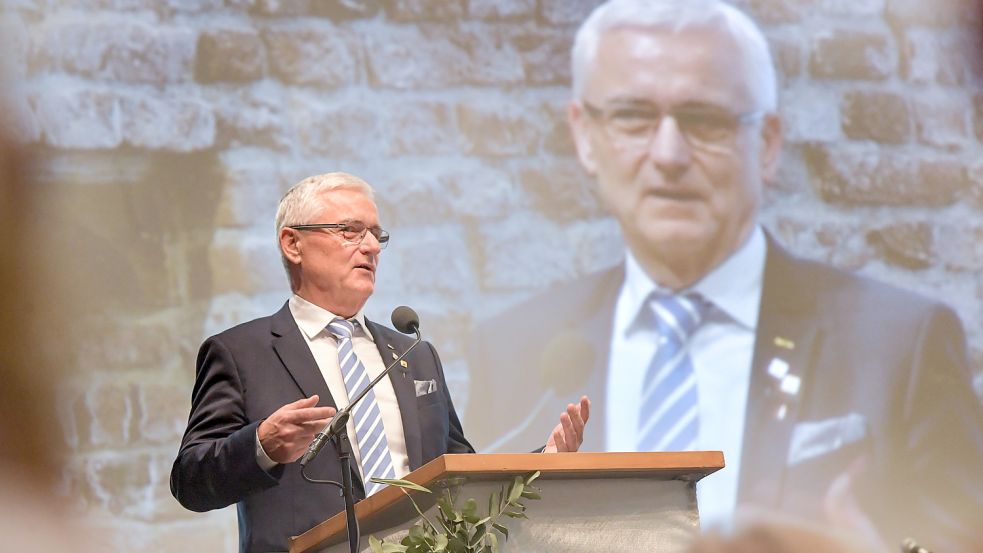 Prof. Burghardt Zirpins wurde am Freitag in der Johannes-a-Lasco-Bibliothek in Emden feierlich verabschiedet. Fotos: Ortgies