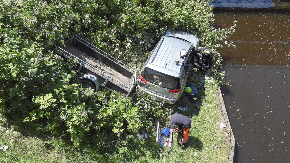 Kurz vor dem Kanal kam das Fahrzeug zum Stehen. Foto: F. Doden