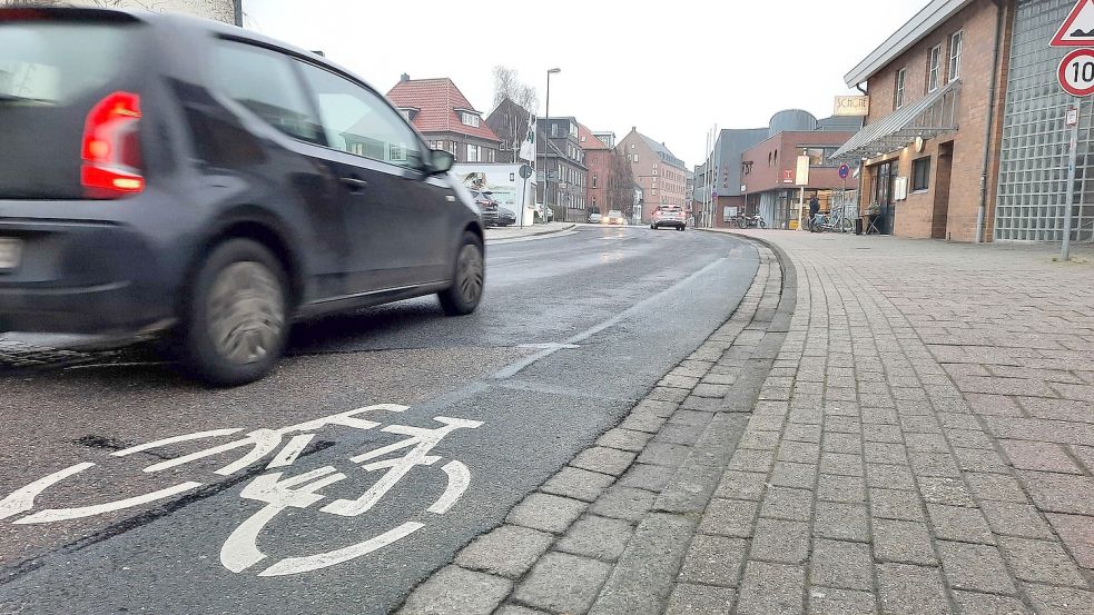 Die Ledastraße wird in Höhe der Tourismuszentrale (im Hintergrund) an drei Tagen nachts gesperrt. Foto: Kierstein/Archiv