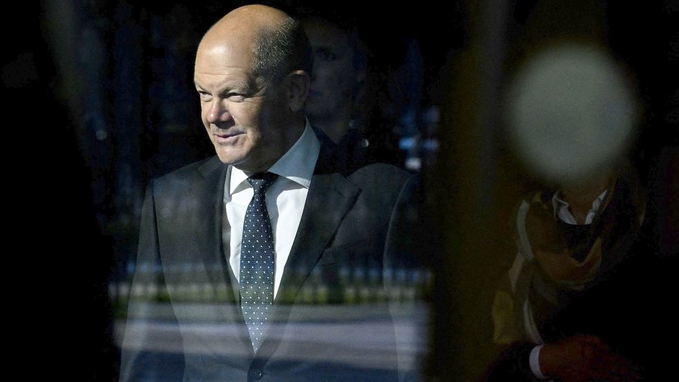 Reist am Wochenende nach Saudi-Arabien, Katar und in die Emirate, um Gas aufzutreiben: Bundeskanzler Olaf Scholz (SPD). Foto: TOBIAS SCHWARZ / AFP