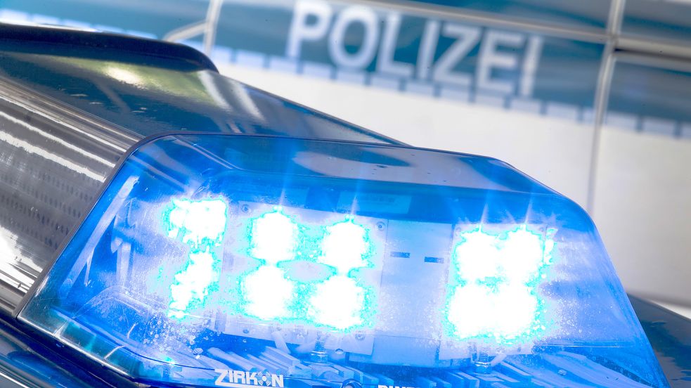 Ein bisher unbekannter, bewaffneter Mann hat am Nachmittag ein Geschäft in der Osterstraße überfallen. Foto: DPA