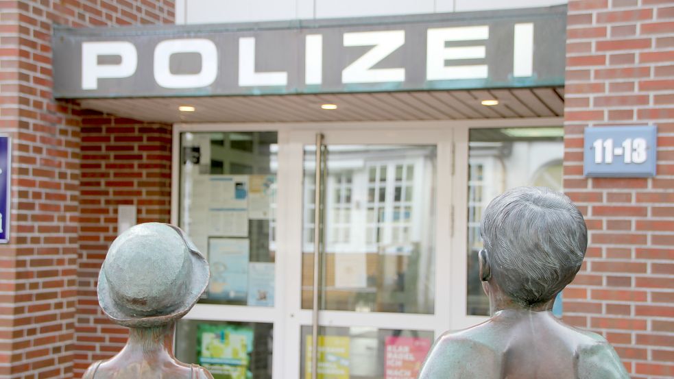 Im Blickpunkt: Die Borkumer Polizeistation ist personell verstärkt worden. Foto: Ferber