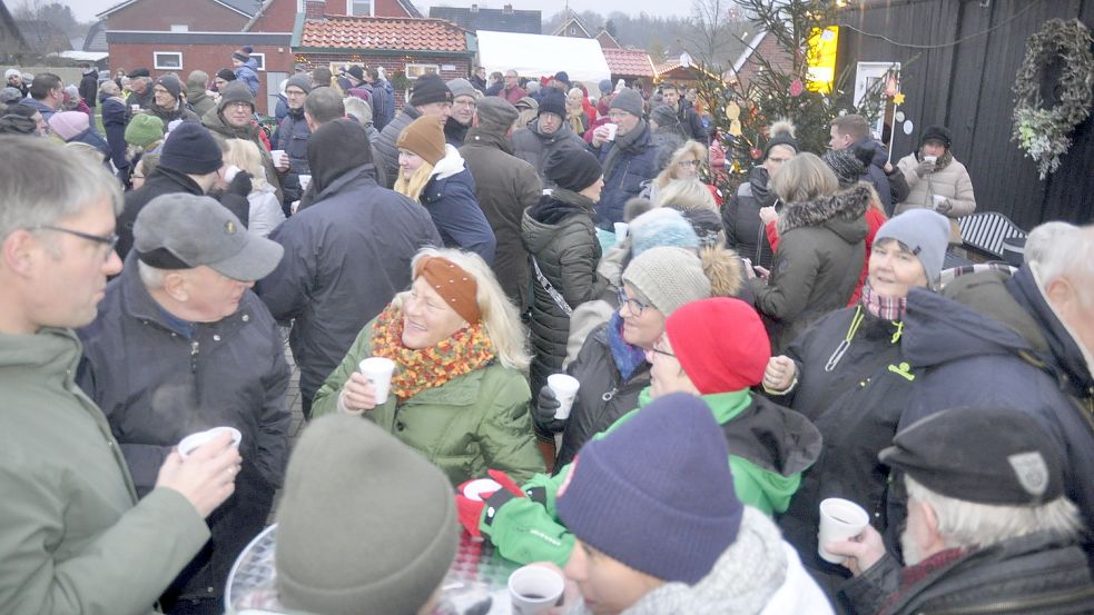 Gute Stimmung herrschte rund um die Mühle in Stapelmoor. Foto: Wolters