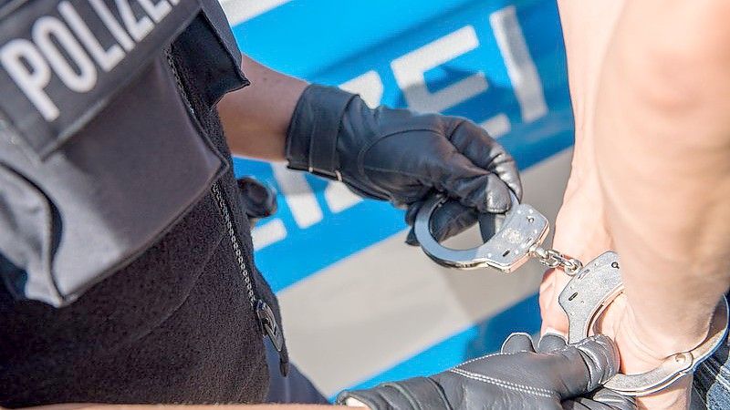 Der 20-Jährige wurde festgenommen. Symbolfoto Festnahme / Foto: Bundespolizei