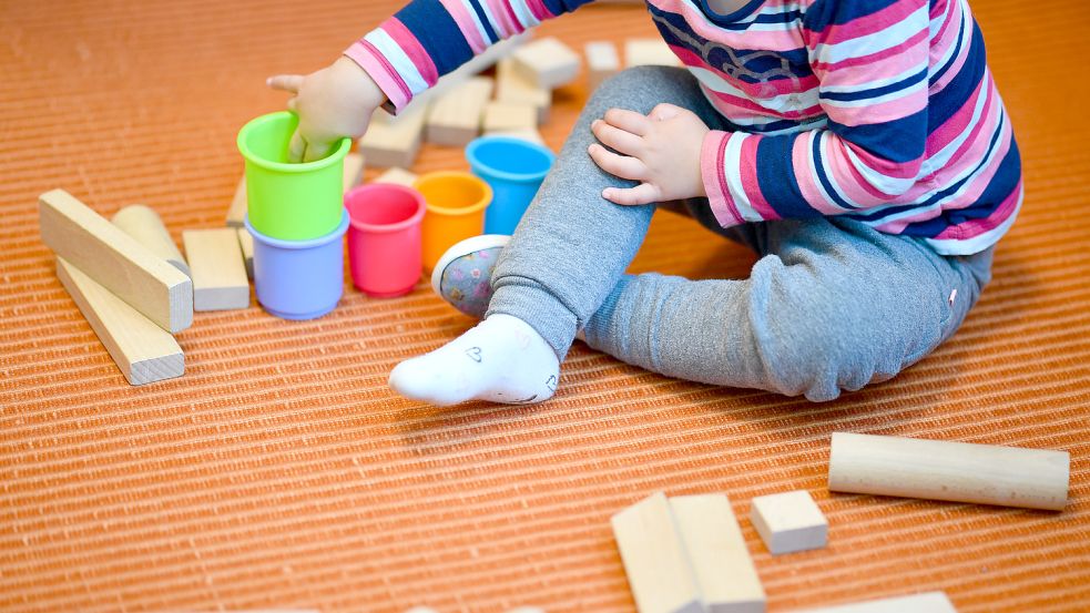 Kein Kinderkram ist die Diskussion über die höhere Kreisumlage für die Kinderbetreuung in Leer. Foto: Uwe Anspach/dpa